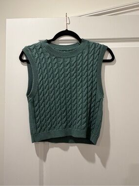 Abercrombie and fitch green cable knit sweater vest